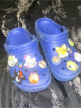 CROCS Blue Classic coast Clogs with sonic the hedgehog Charms m5 w7